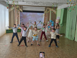С 8 Марта! С 8 Марта!.